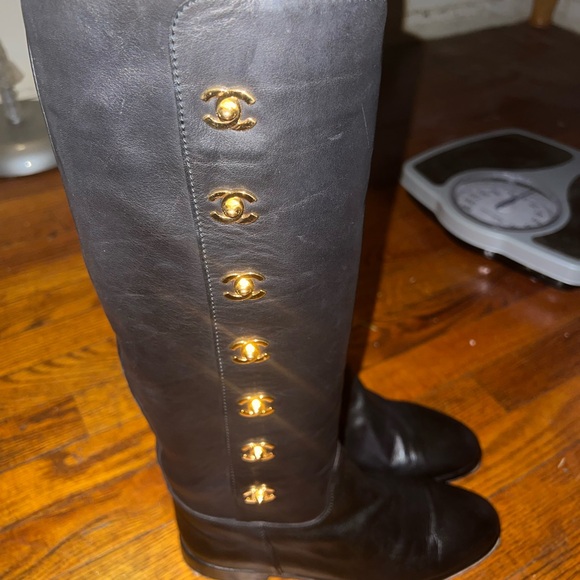 Authentic Chanel cc logo turn lock boots - Picture 2 of 7